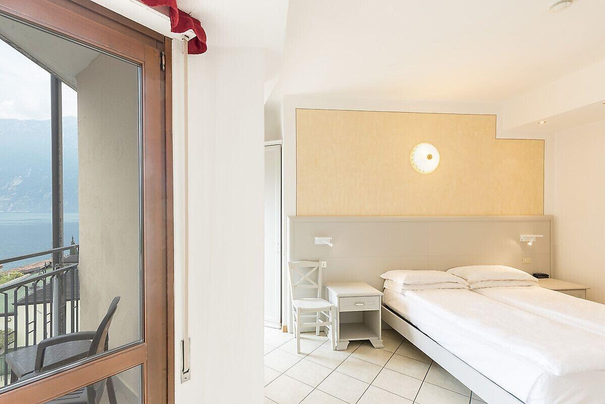 Hotel Garda Bellevue Limone sul Garda Exteriör bild
