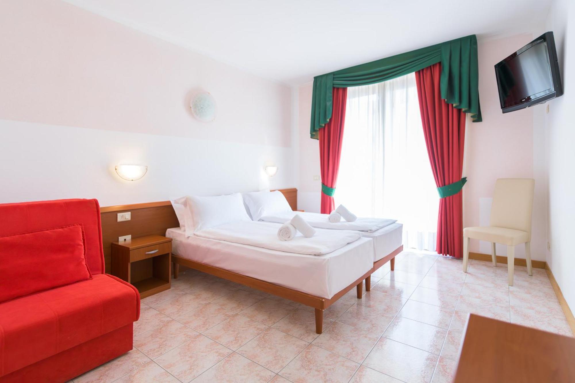 Hotel Garda Bellevue Limone sul Garda Exteriör bild