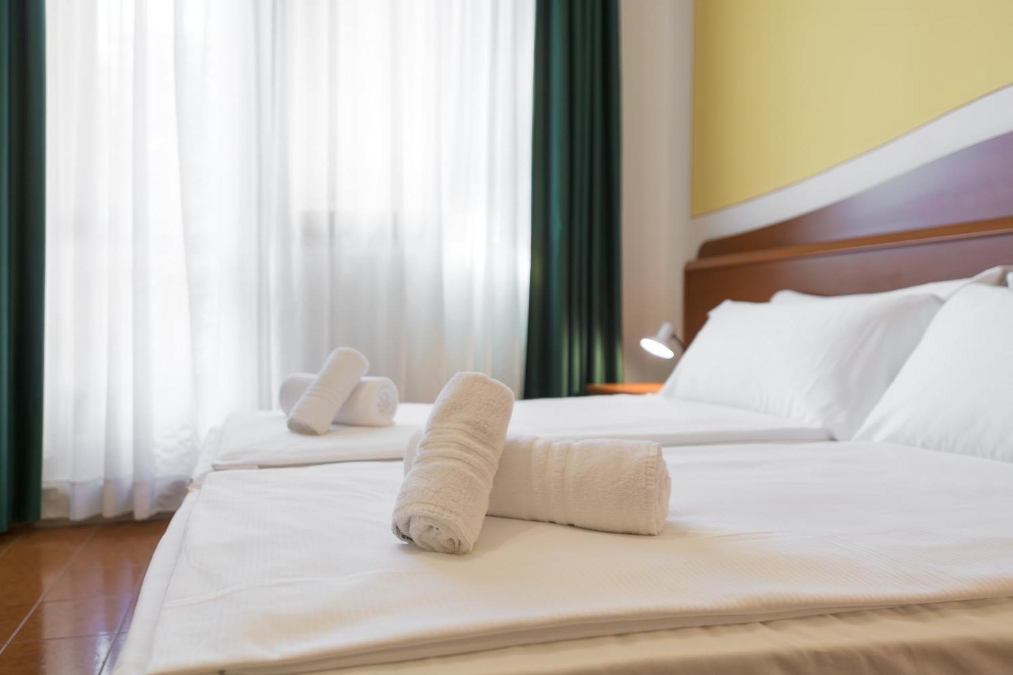 Hotel Garda Bellevue Limone sul Garda Rum bild