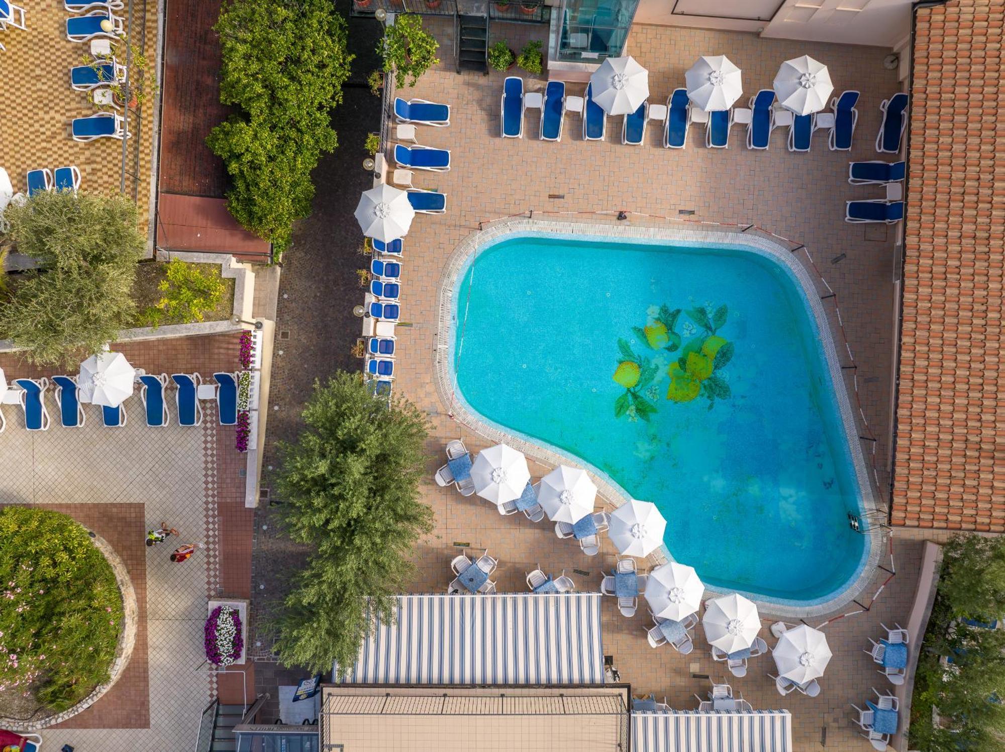 Hotel Garda Bellevue Limone sul Garda Exteriör bild