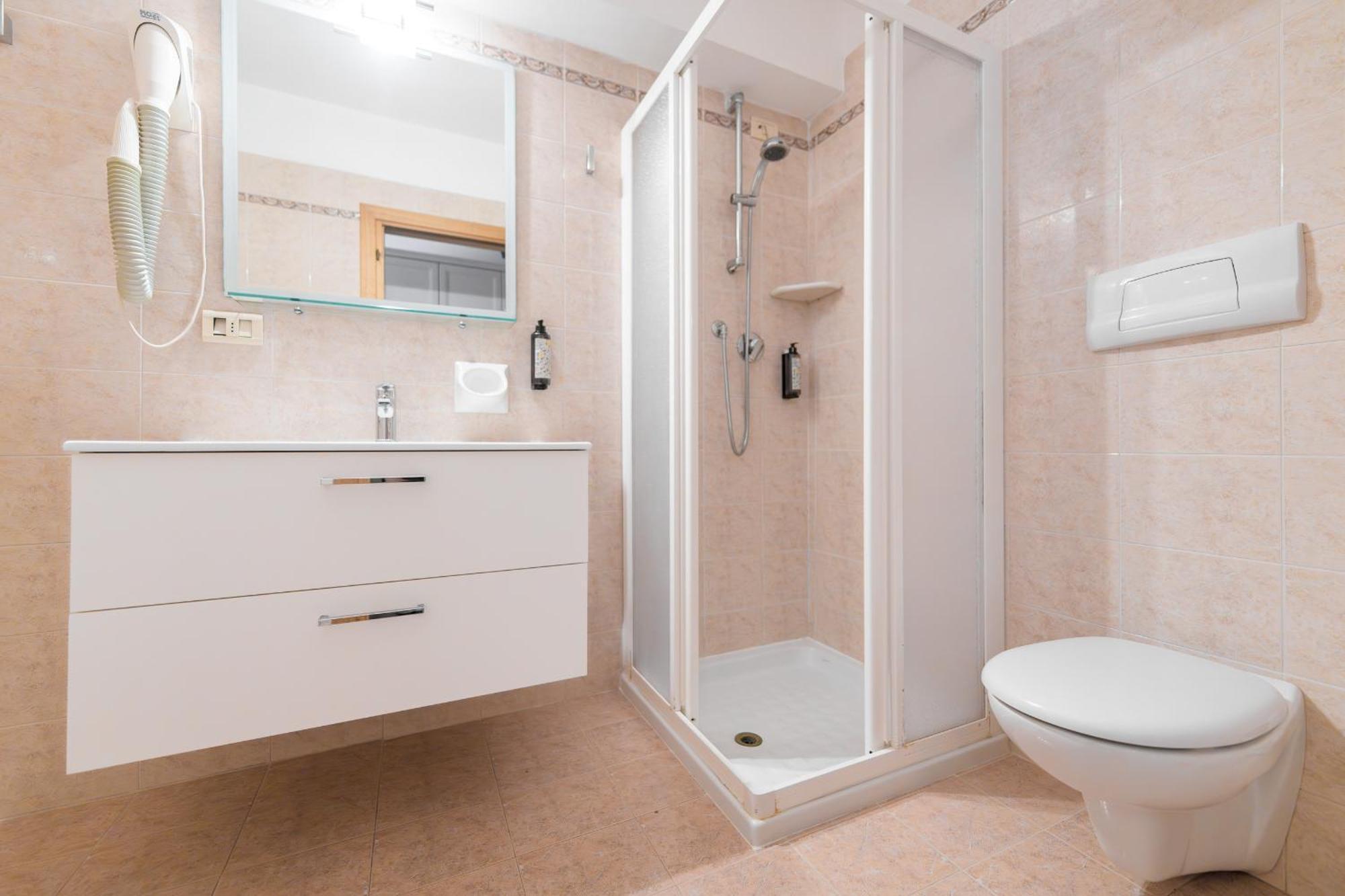 Hotel Garda Bellevue Limone sul Garda Rum bild