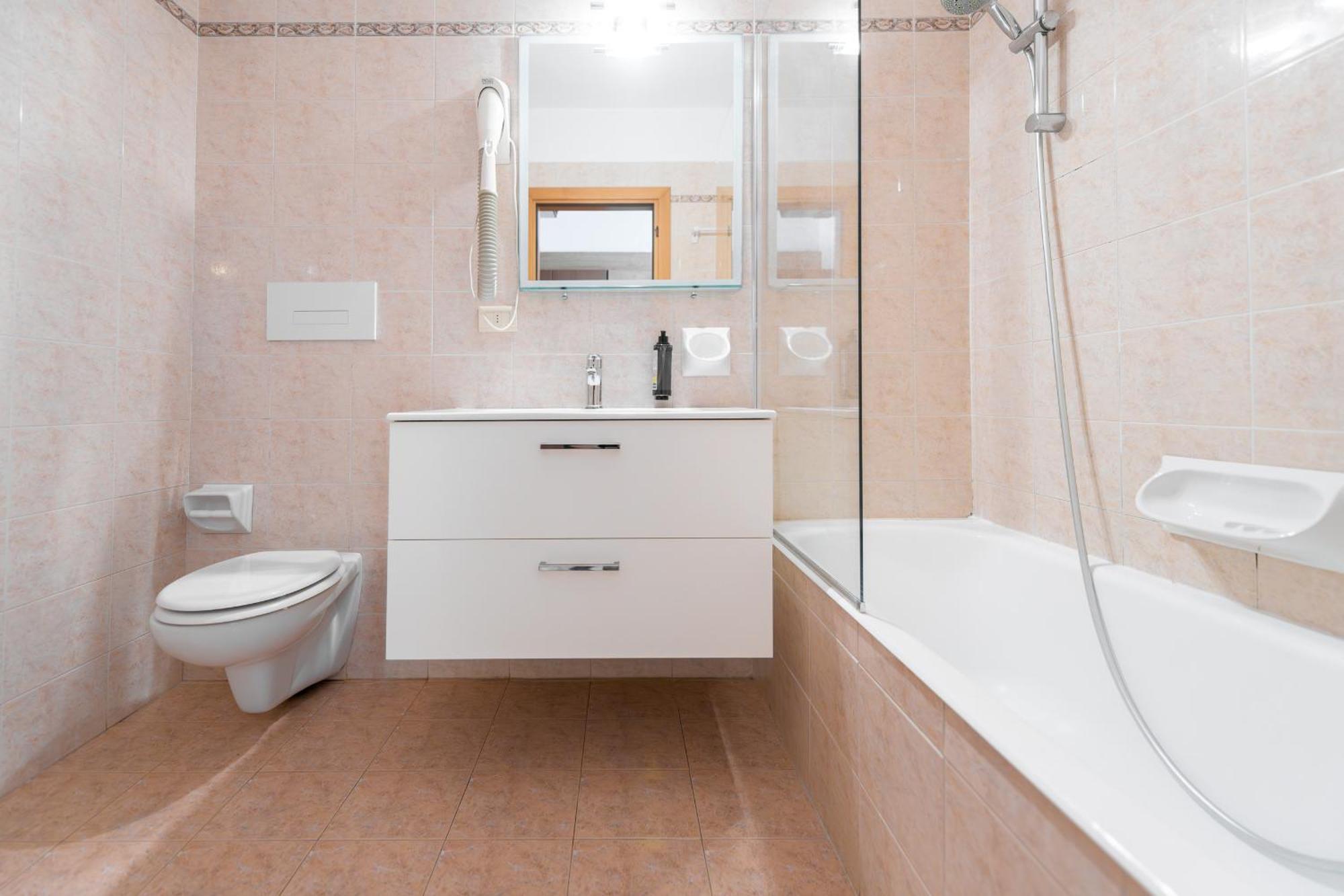 Hotel Garda Bellevue Limone sul Garda Rum bild