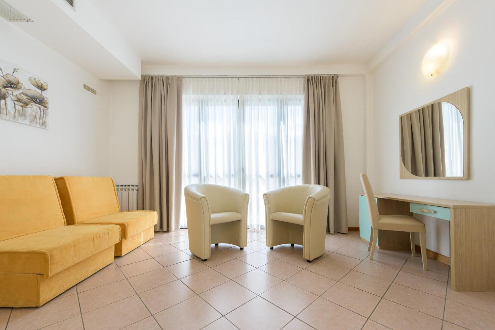 Hotel Garda Bellevue Limone sul Garda Rum bild