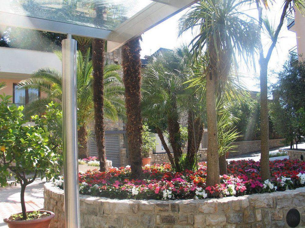 Hotel Garda Bellevue Limone sul Garda Exteriör bild