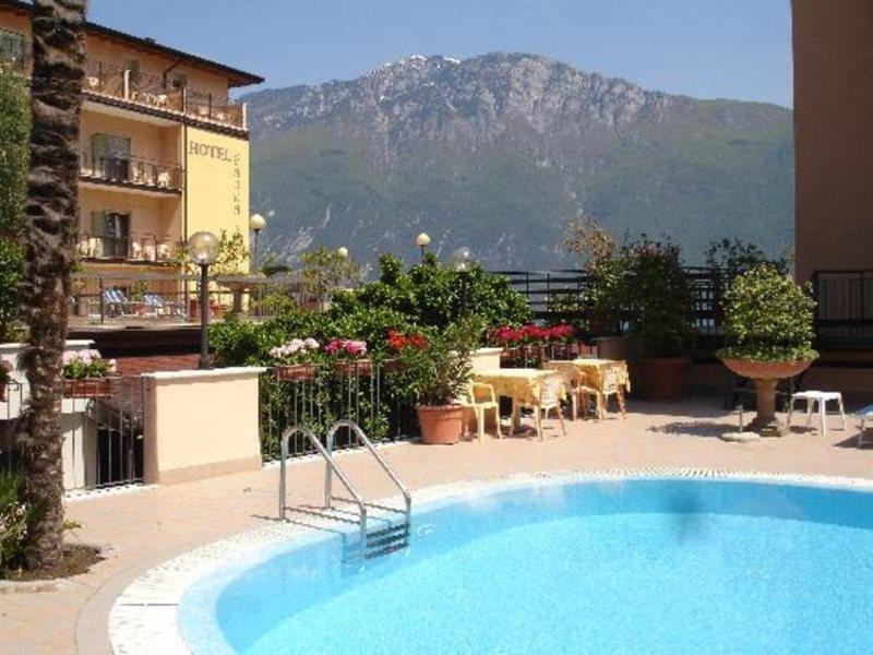 Hotel Garda Bellevue Limone sul Garda Exteriör bild