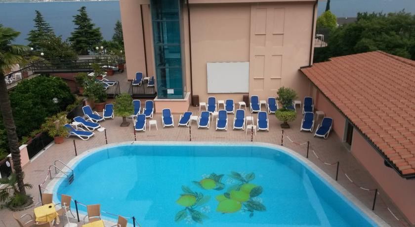 Hotel Garda Bellevue Limone sul Garda Exteriör bild